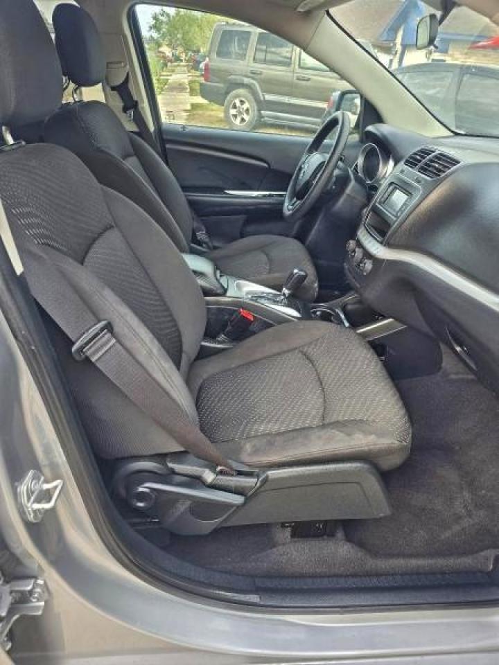 2017 DODGE JOURNEY SE photo 5