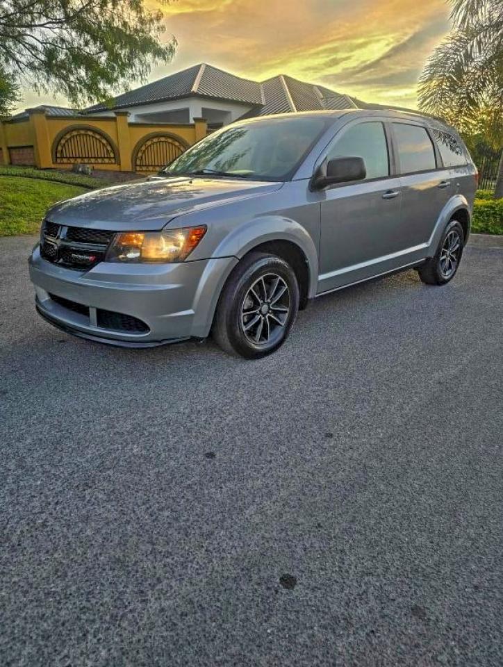 2017 DODGE JOURNEY SE photo 2