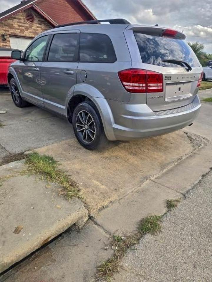 2017 DODGE JOURNEY SE photo 4