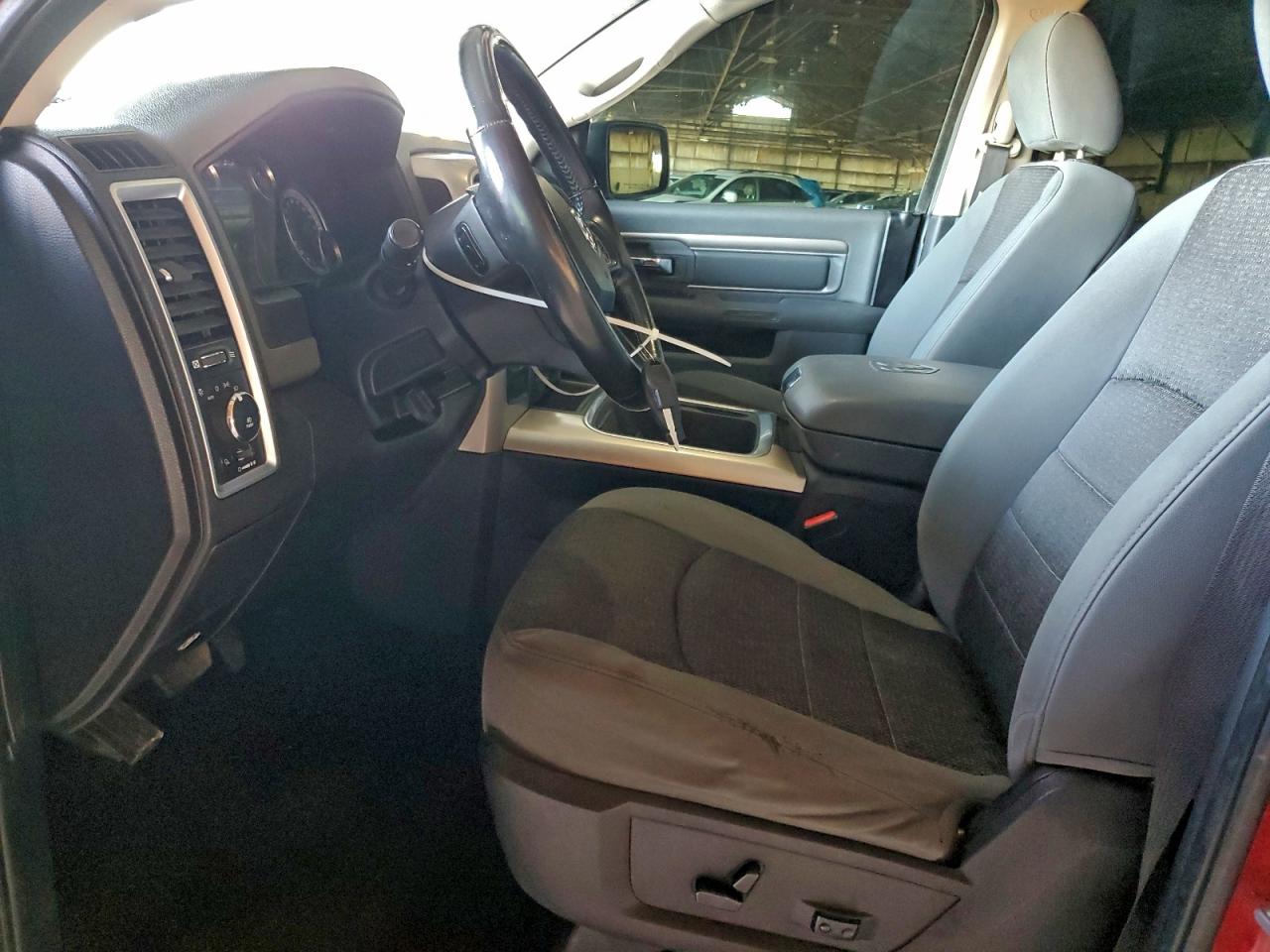 2014 RAM 1500 SLT photo 7