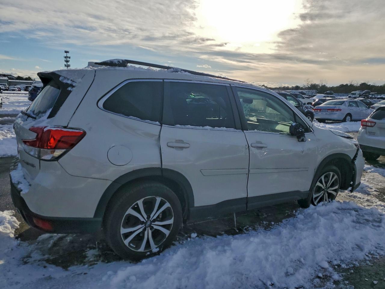 2020 SUBARU FORESTER photo 3