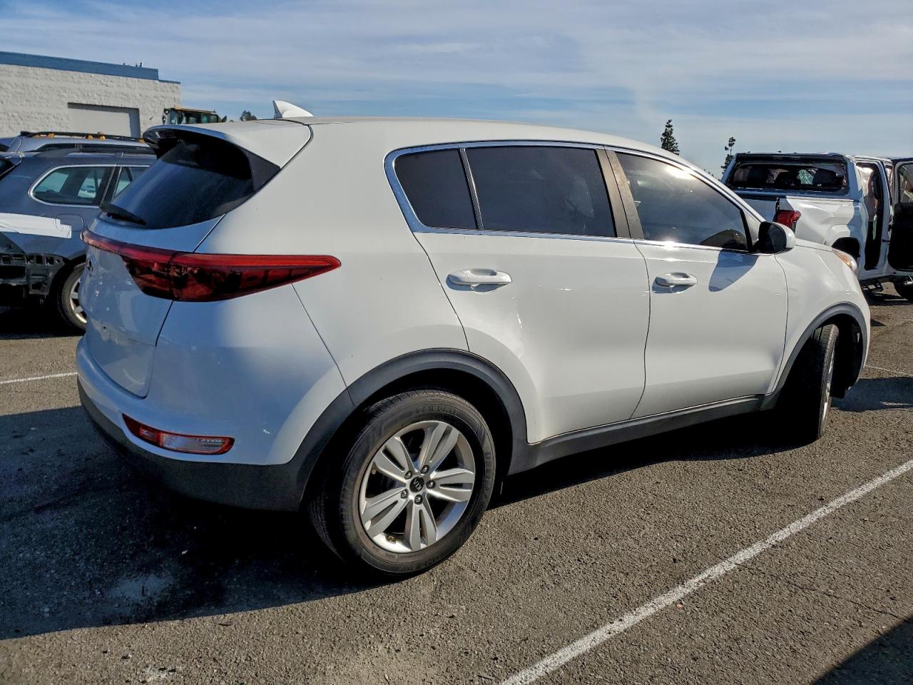2017 KIA SPORTAGE LX photo 3