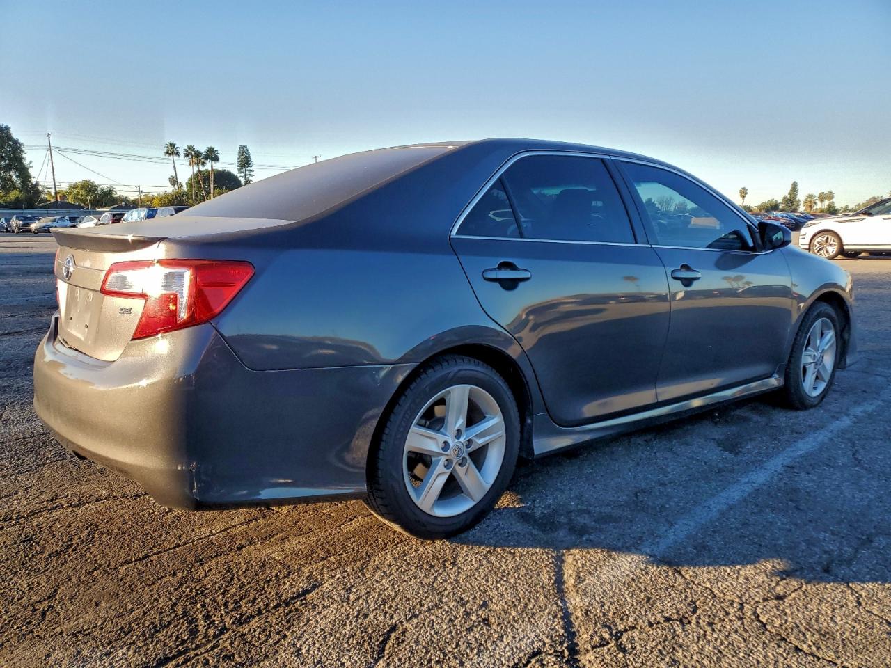 2014 TOYOTA CAMRY L photo 3