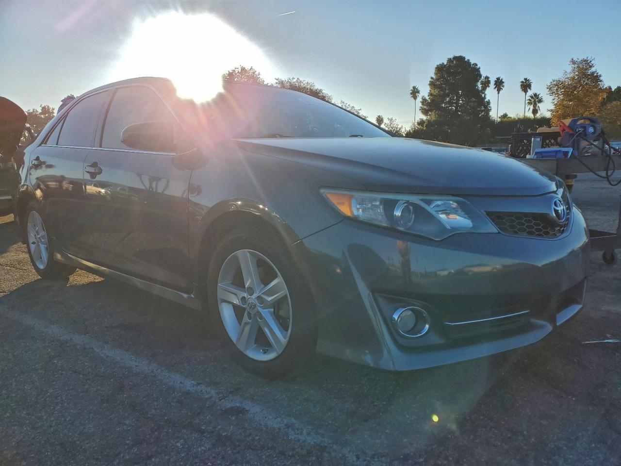 2014 TOYOTA CAMRY L photo 4