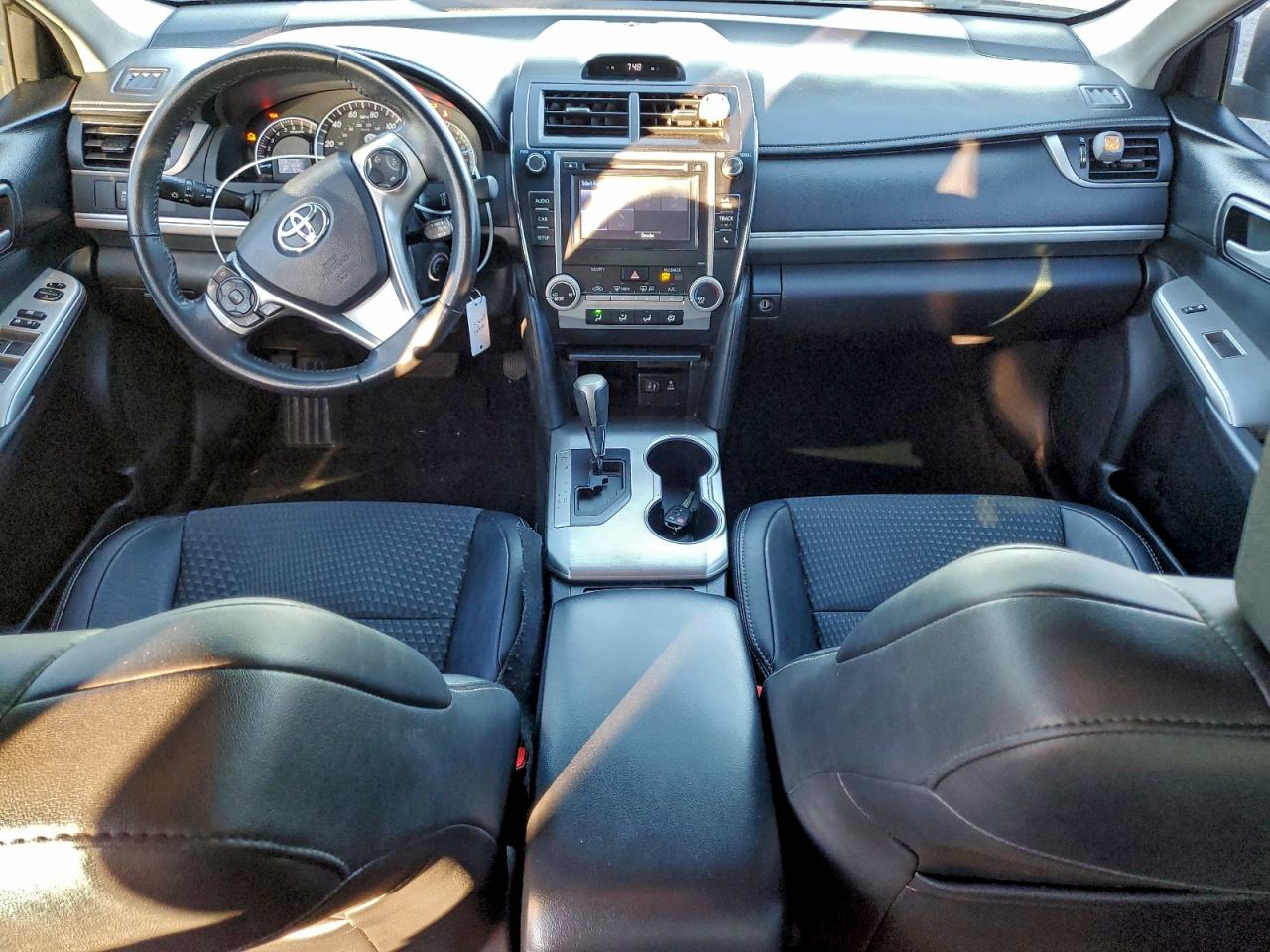 2014 TOYOTA CAMRY L photo 8