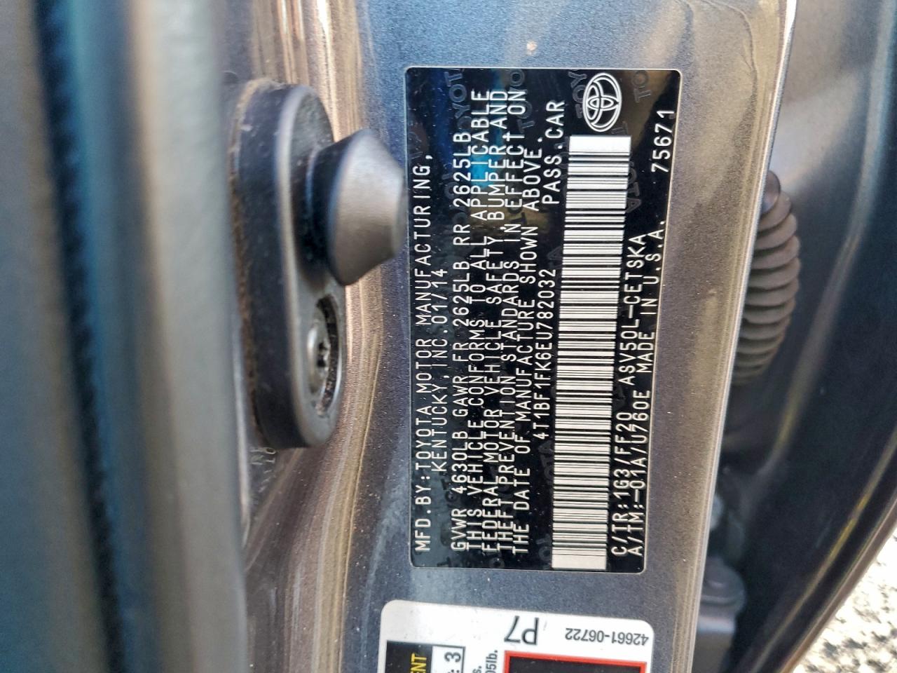 2014 TOYOTA CAMRY L photo 12