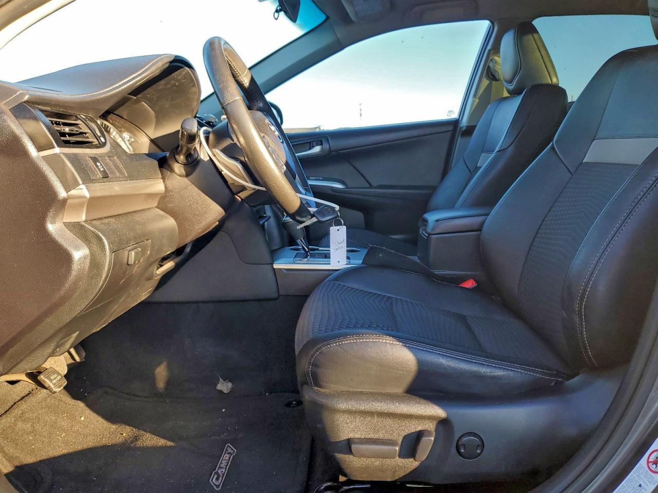 2014 TOYOTA CAMRY L photo 7
