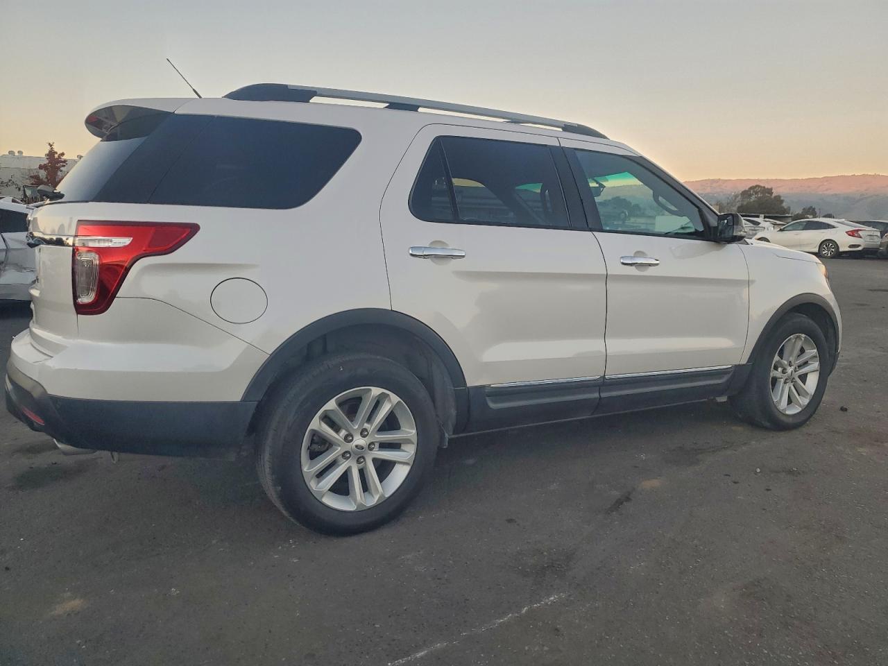 2013 FORD EXPLORER XLT photo 3