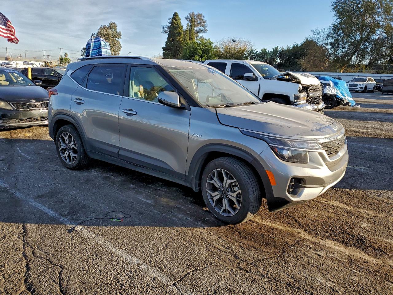 2023 KIA SELTOS EX photo 4
