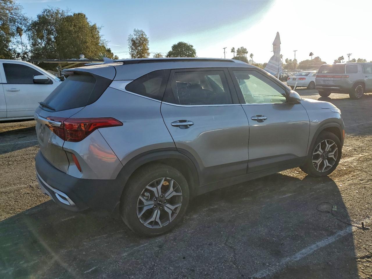 2023 KIA SELTOS EX photo 3