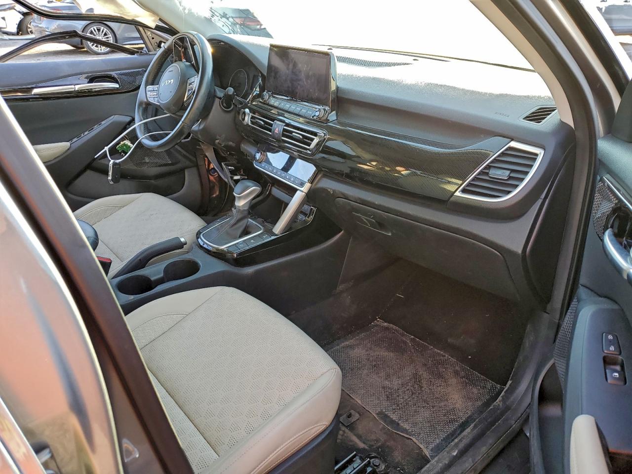 2023 KIA SELTOS EX photo 8