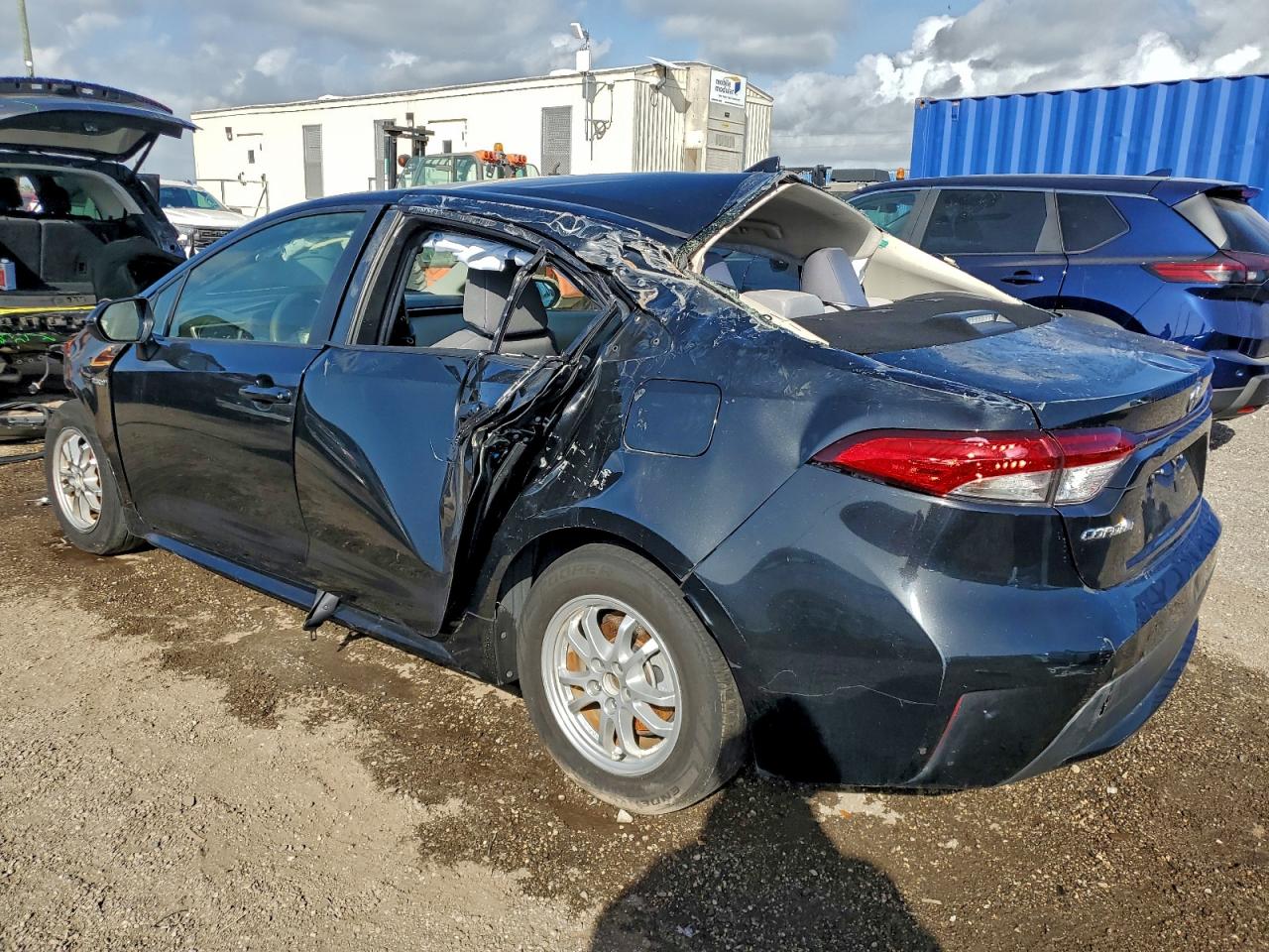 2021 TOYOTA COROLLA LE photo 2