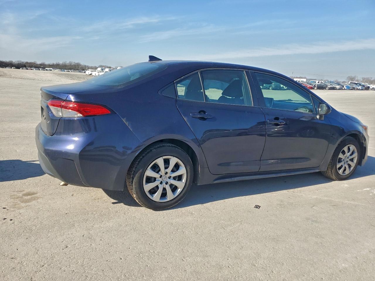 2021 TOYOTA COROLLA LE photo 3