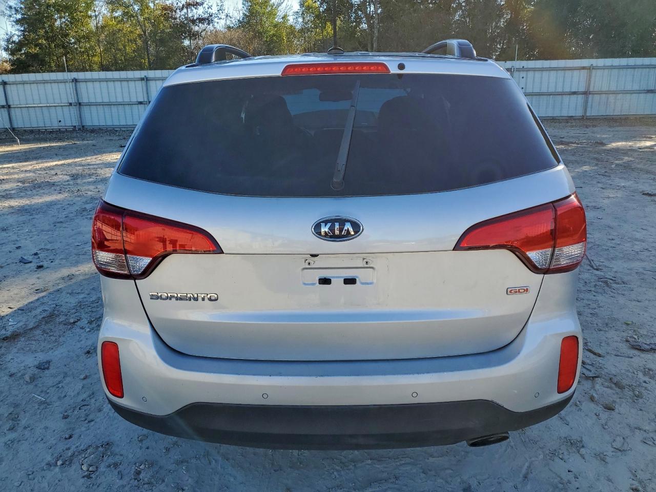 2015 KIA SORENTO LX photo 6
