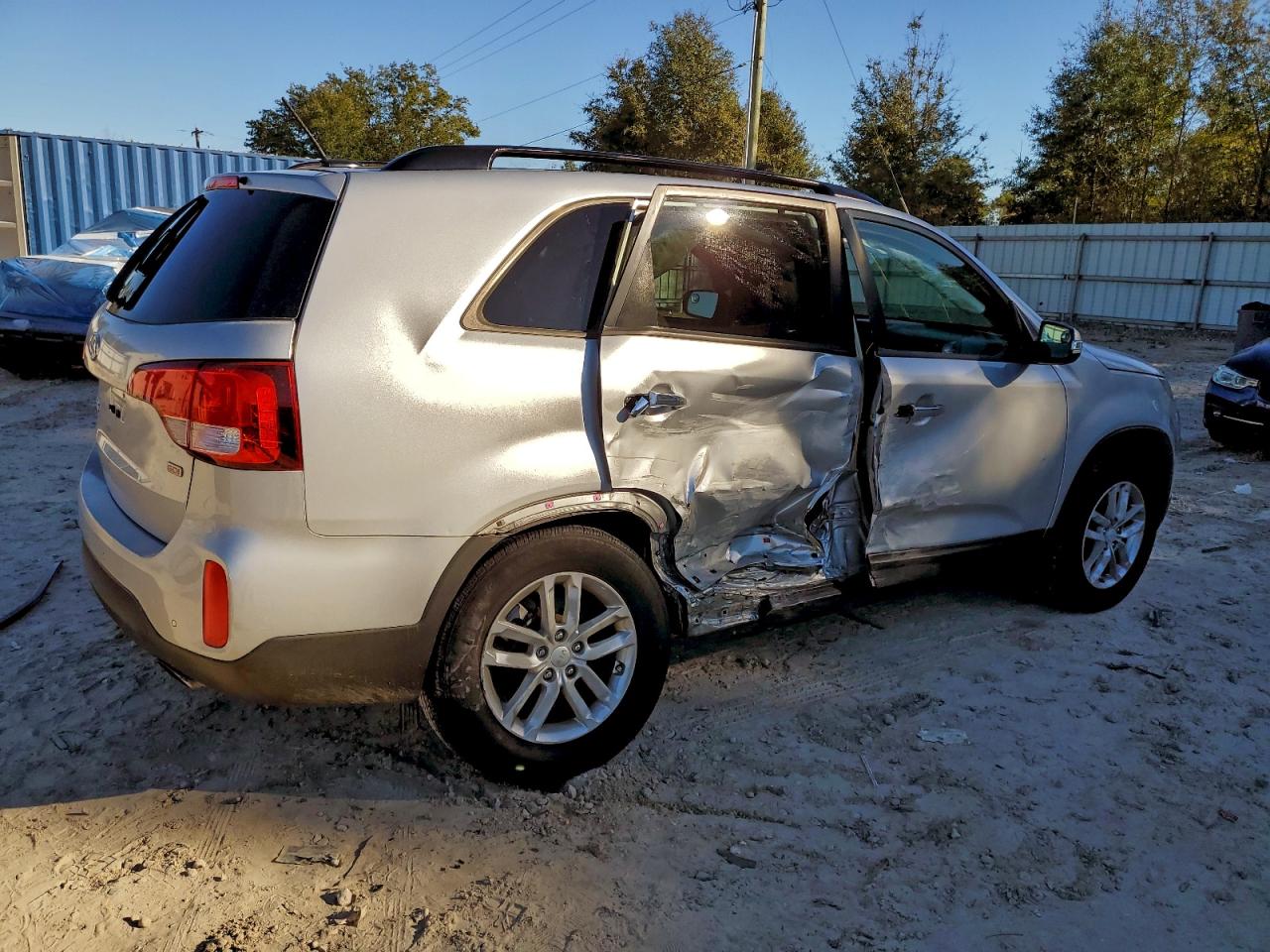 2015 KIA SORENTO LX photo 3