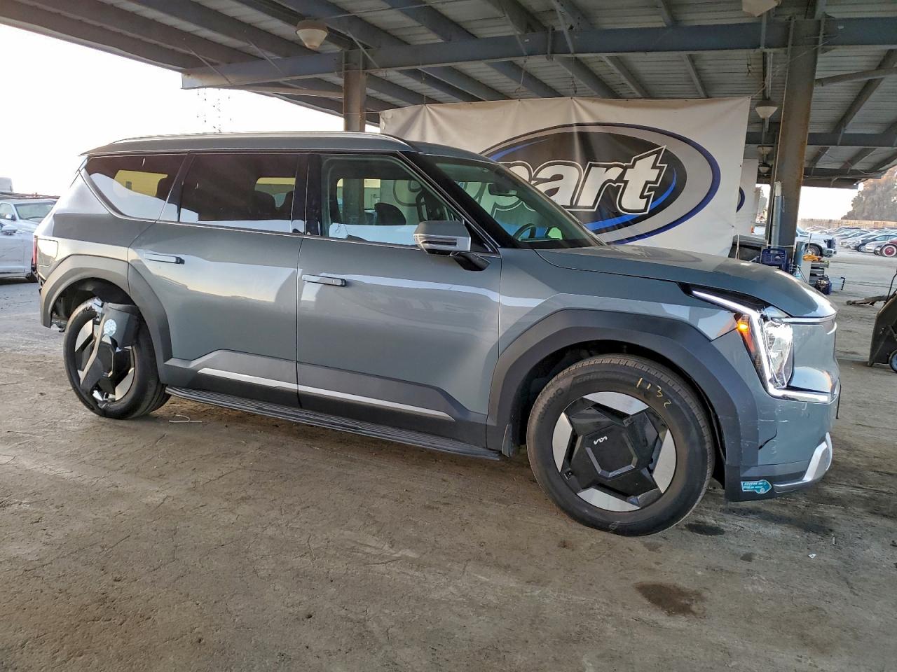 2024 KIA EV9 WIND photo 4