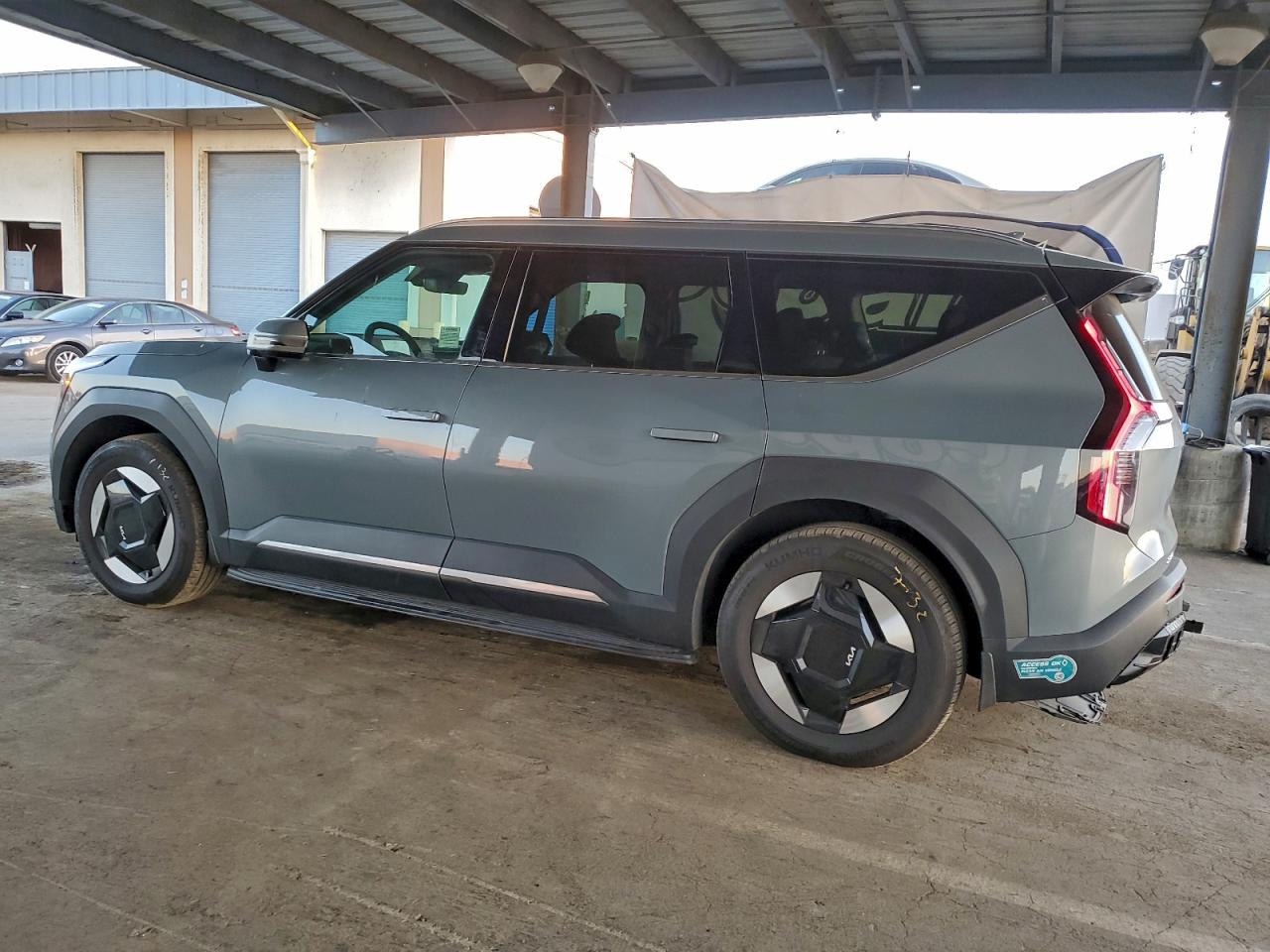 2024 KIA EV9 WIND photo 2