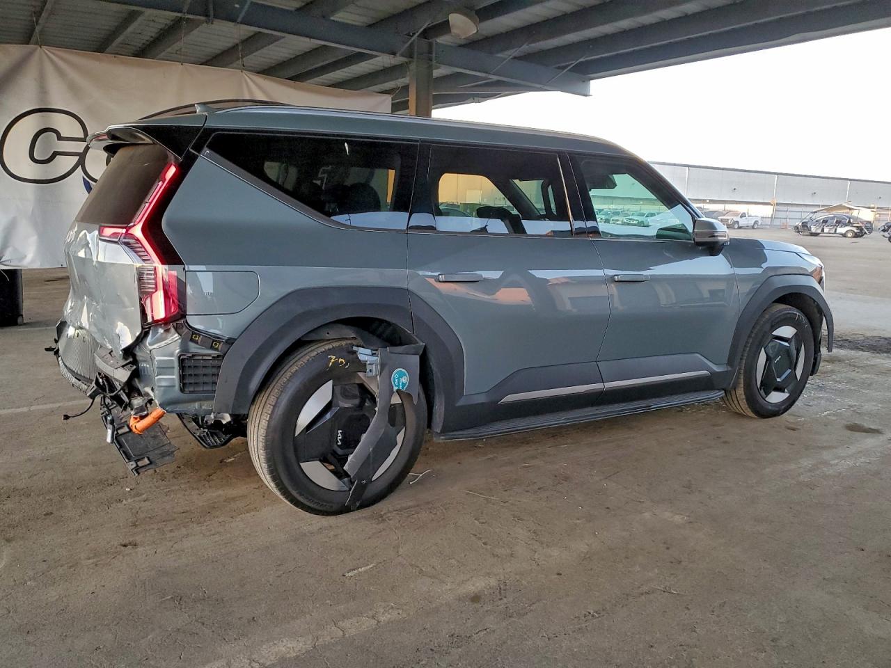 2024 KIA EV9 WIND photo 3