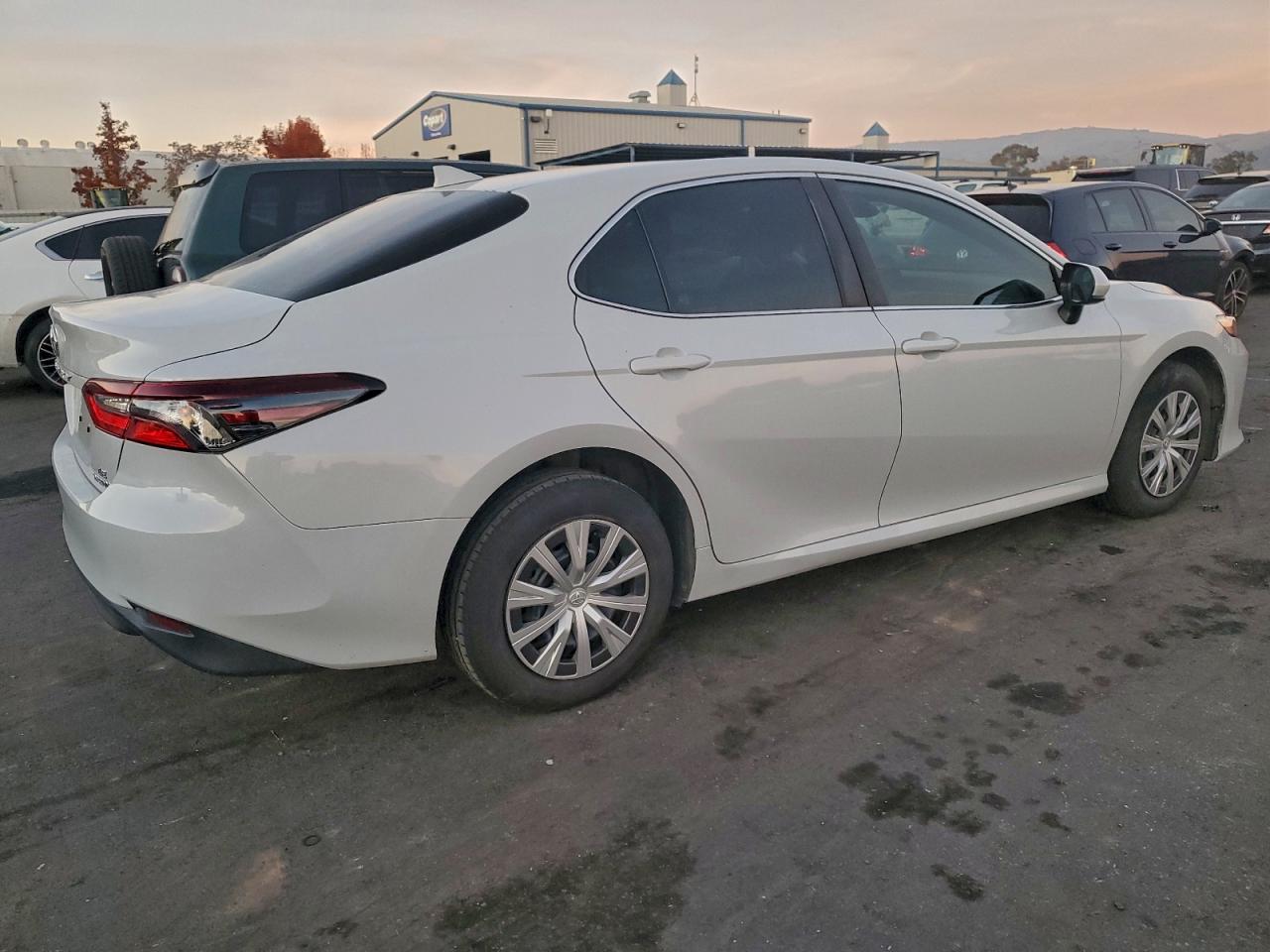 2022 TOYOTA CAMRY LE photo 3