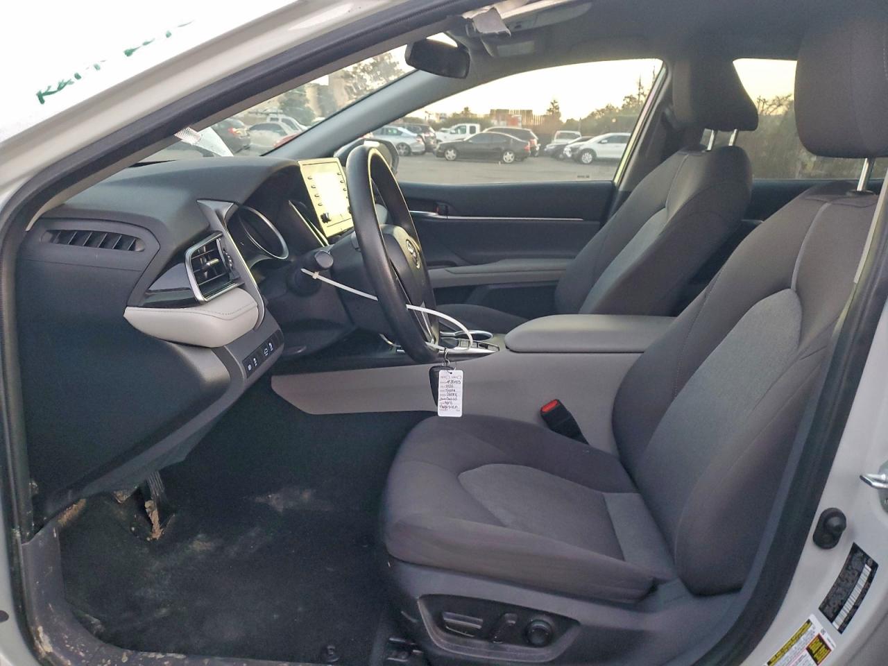 2022 TOYOTA CAMRY LE photo 7