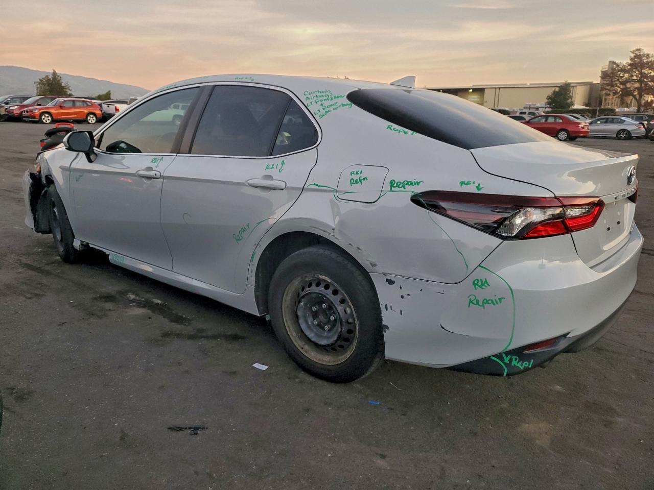 2022 TOYOTA CAMRY LE photo 2