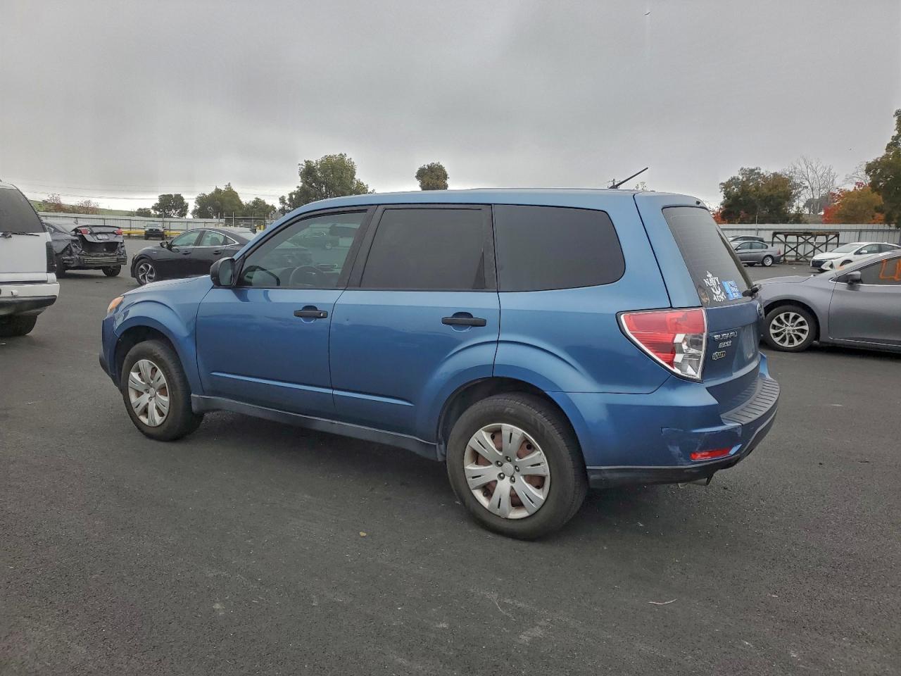2009 SUBARU FORESTER photo 2
