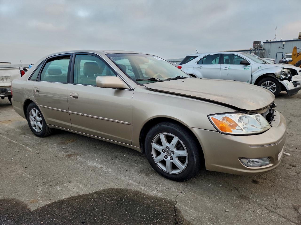 2001 TOYOTA AVALON XL photo 4