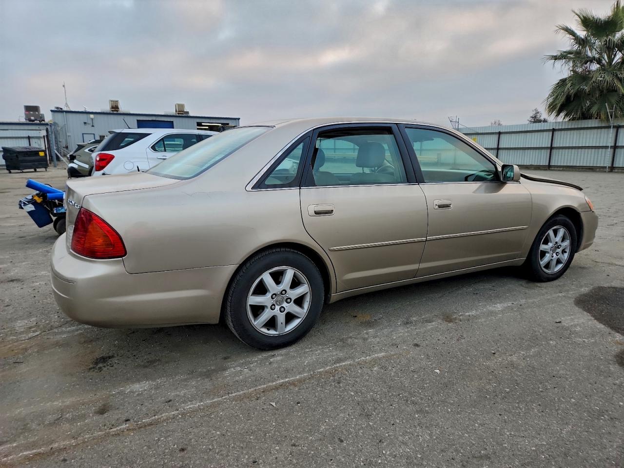 2001 TOYOTA AVALON XL photo 3