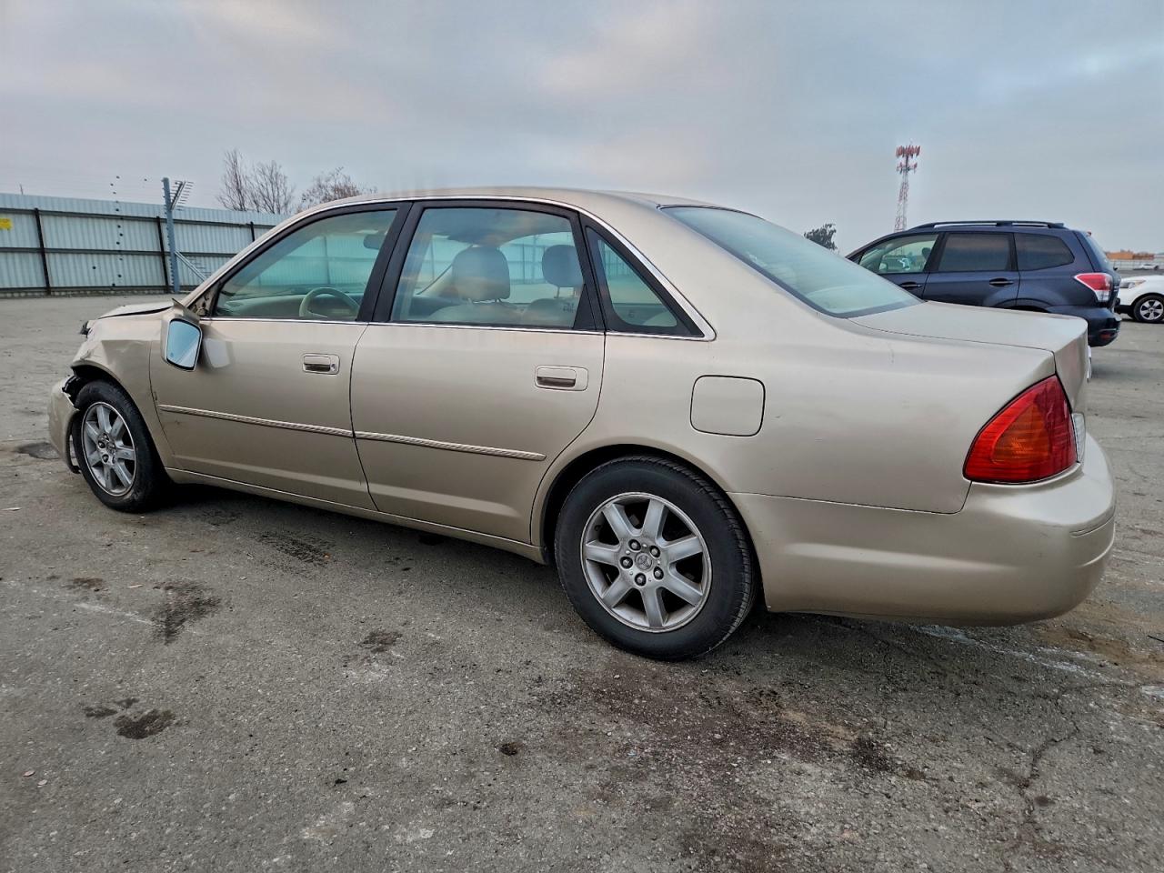 2001 TOYOTA AVALON XL photo 2