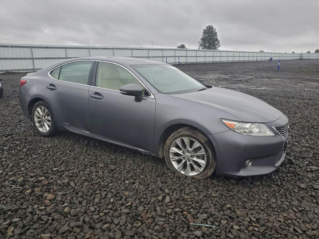 2013 LEXUS ES 300H photo 4