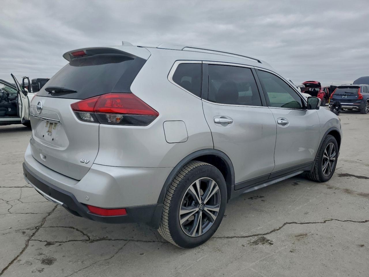 2020 NISSAN ROGUE S photo 5