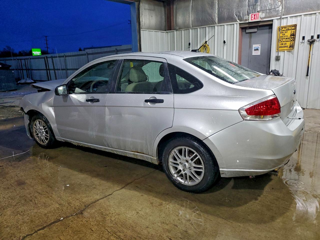 2009 FORD FOCUS SE photo 2