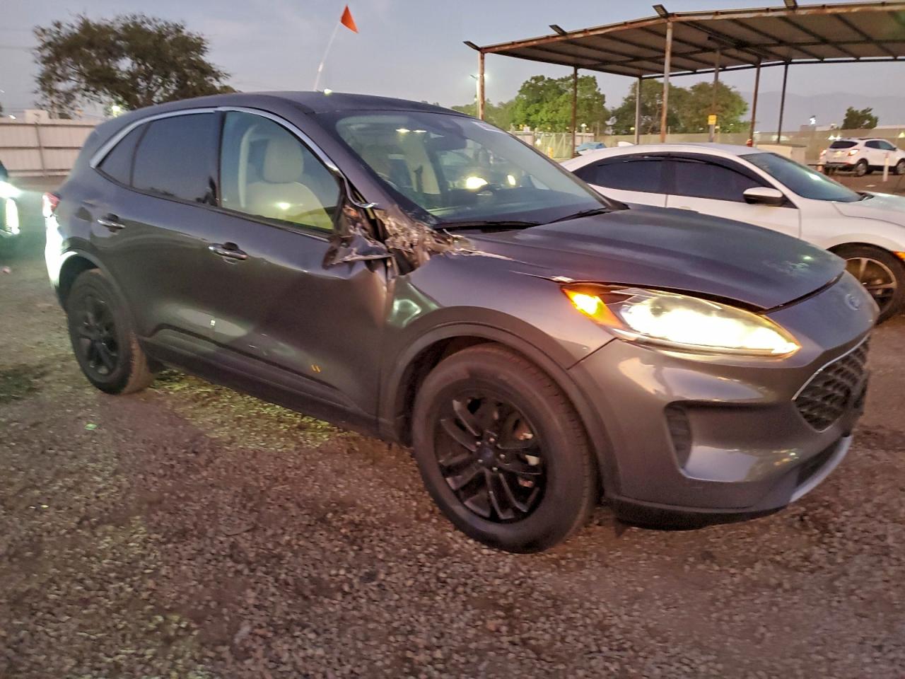 2022 FORD ESCAPE SE photo 4