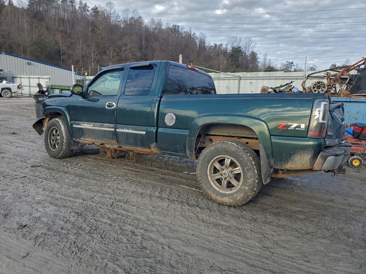 2004 CHEVROLET SILVERADO K1500 photo 2