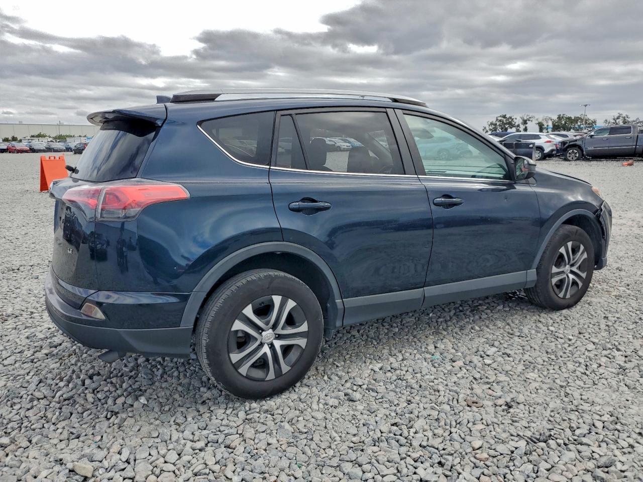 2017 TOYOTA RAV4 LE photo 3