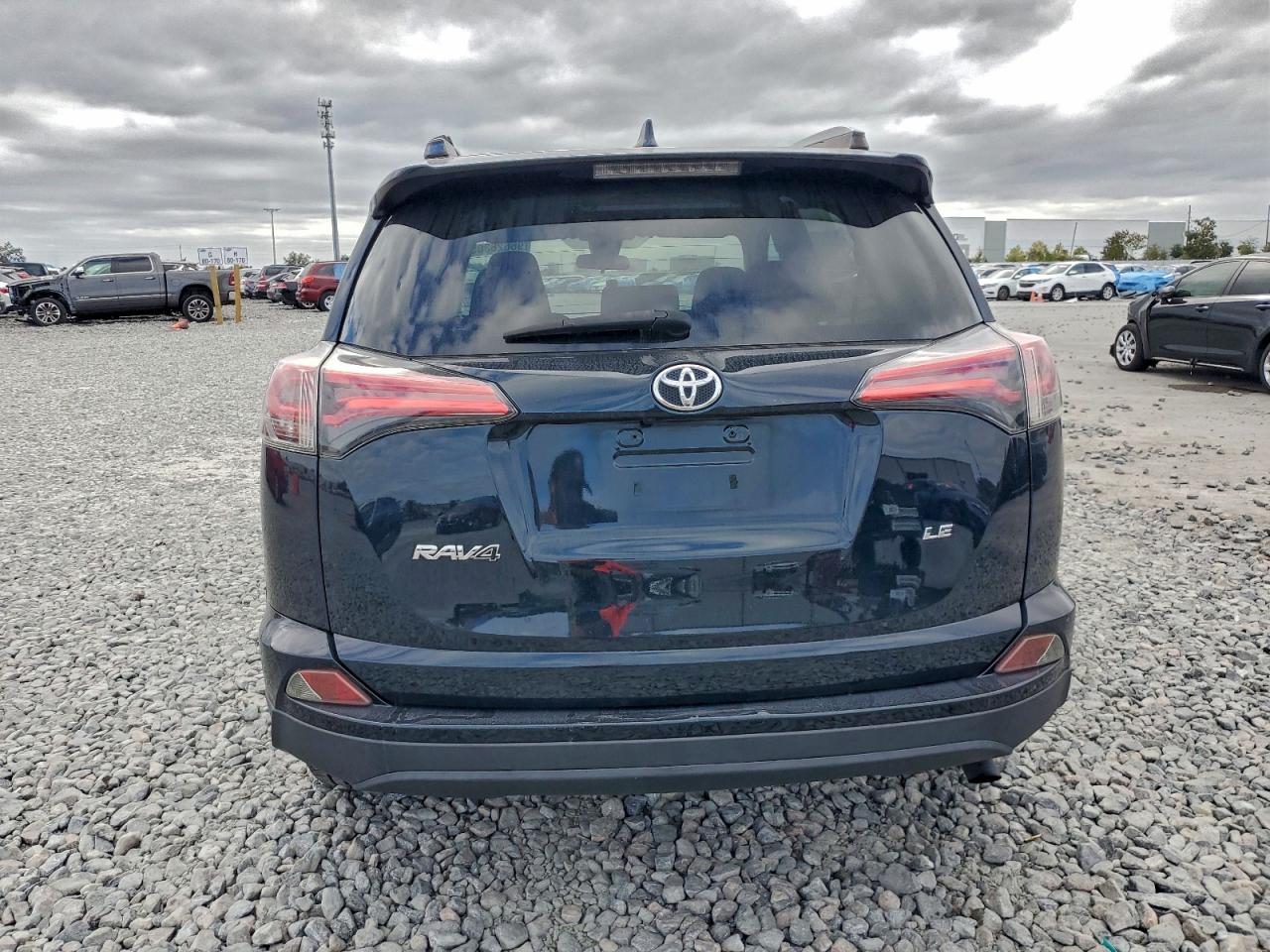 2017 TOYOTA RAV4 LE photo 6