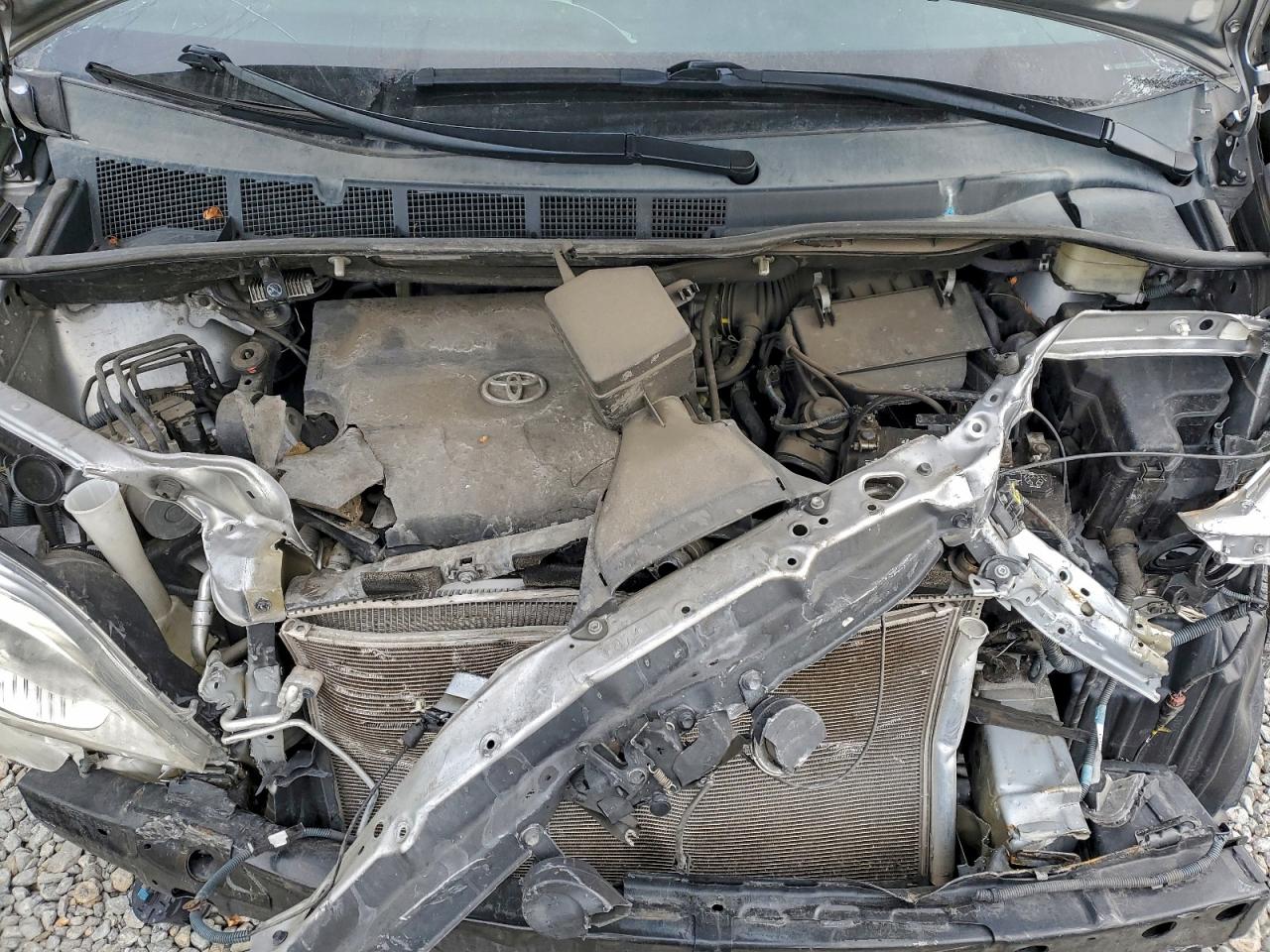 2016 TOYOTA SIENNA XLE photo 12