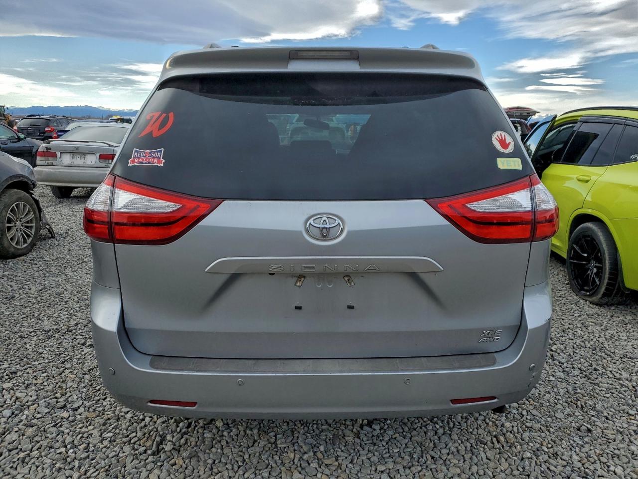 2016 TOYOTA SIENNA XLE photo 6