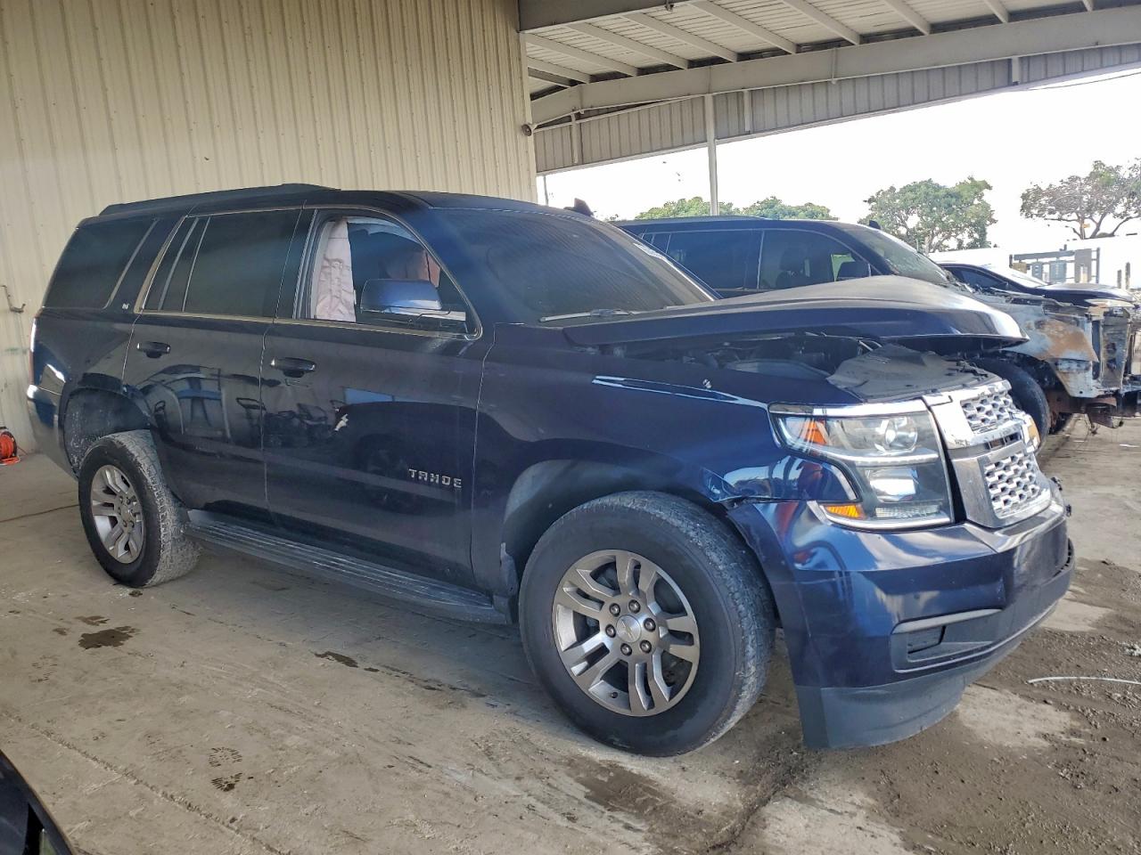 2017 CHEVROLET TAHOE K1500 LT photo 4