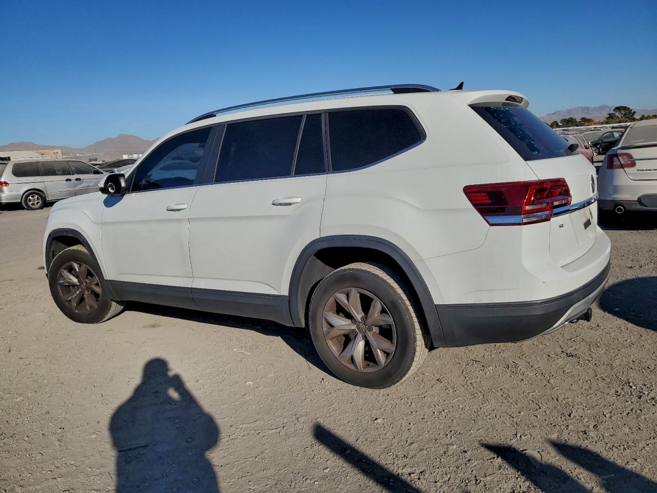 2018 VOLKSWAGEN ATLAS SE photo 2
