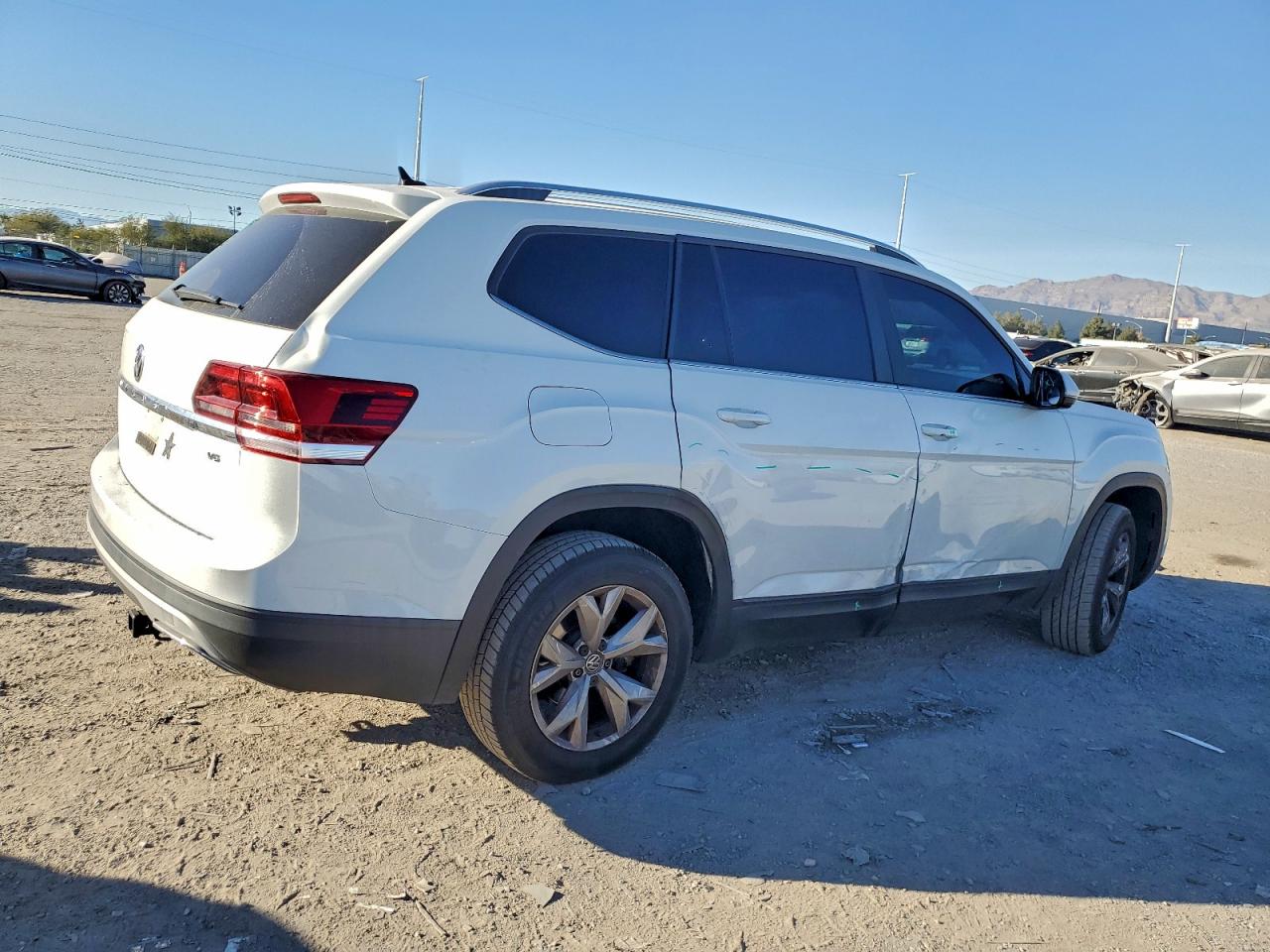 2018 VOLKSWAGEN ATLAS SE photo 3