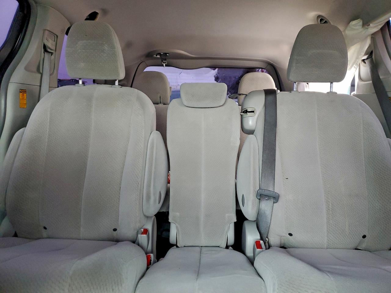2013 TOYOTA SIENNA LE photo 10