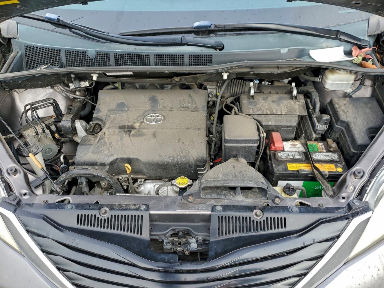 2013 TOYOTA SIENNA LE photo 12