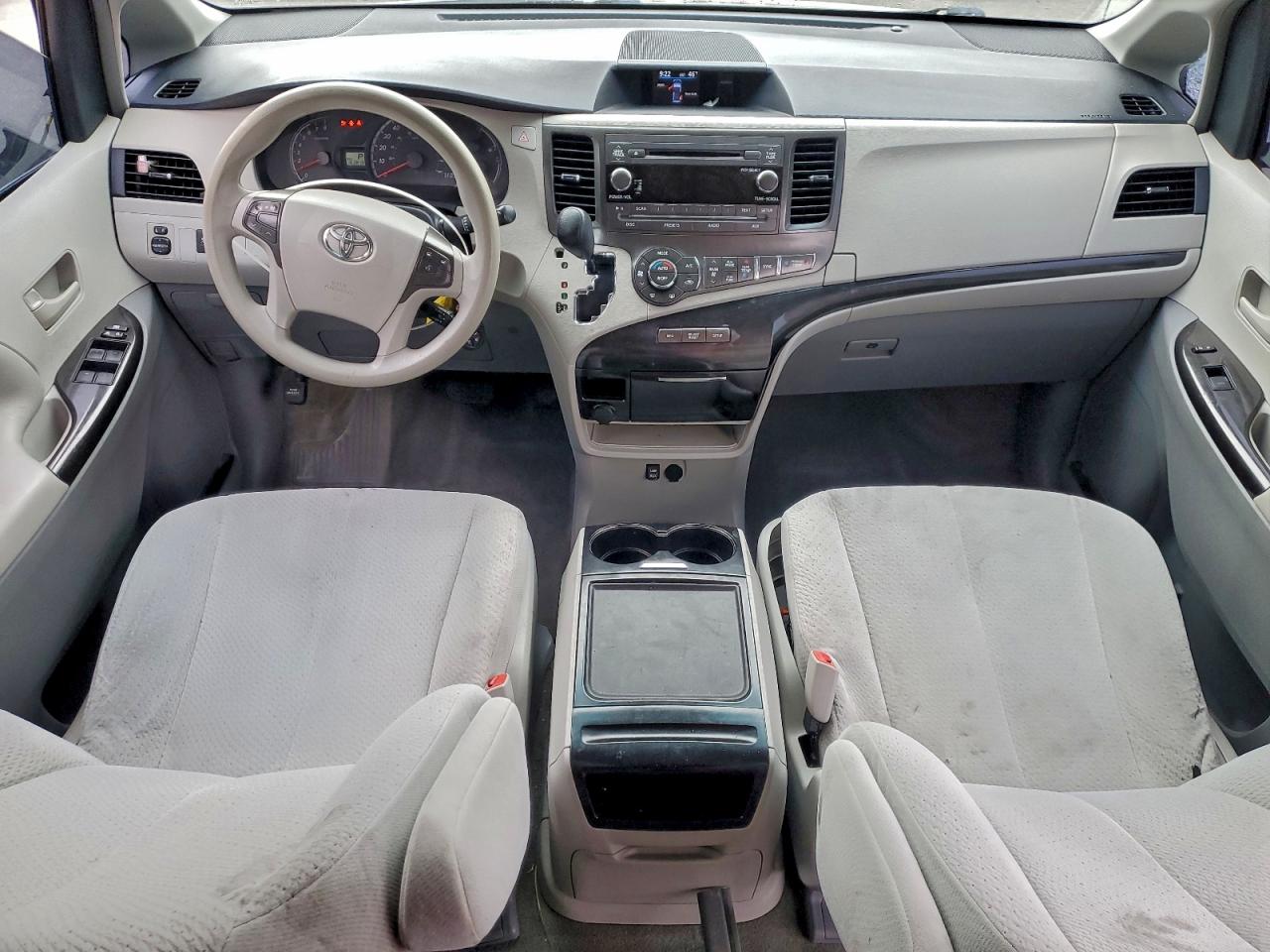 2013 TOYOTA SIENNA LE photo 8