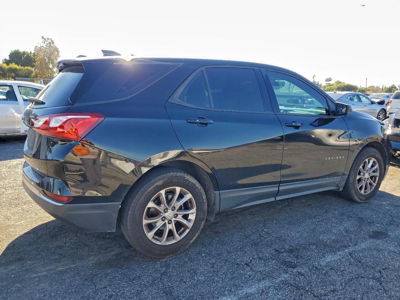 2018 CHEVROLET EQUINOX LS photo 3
