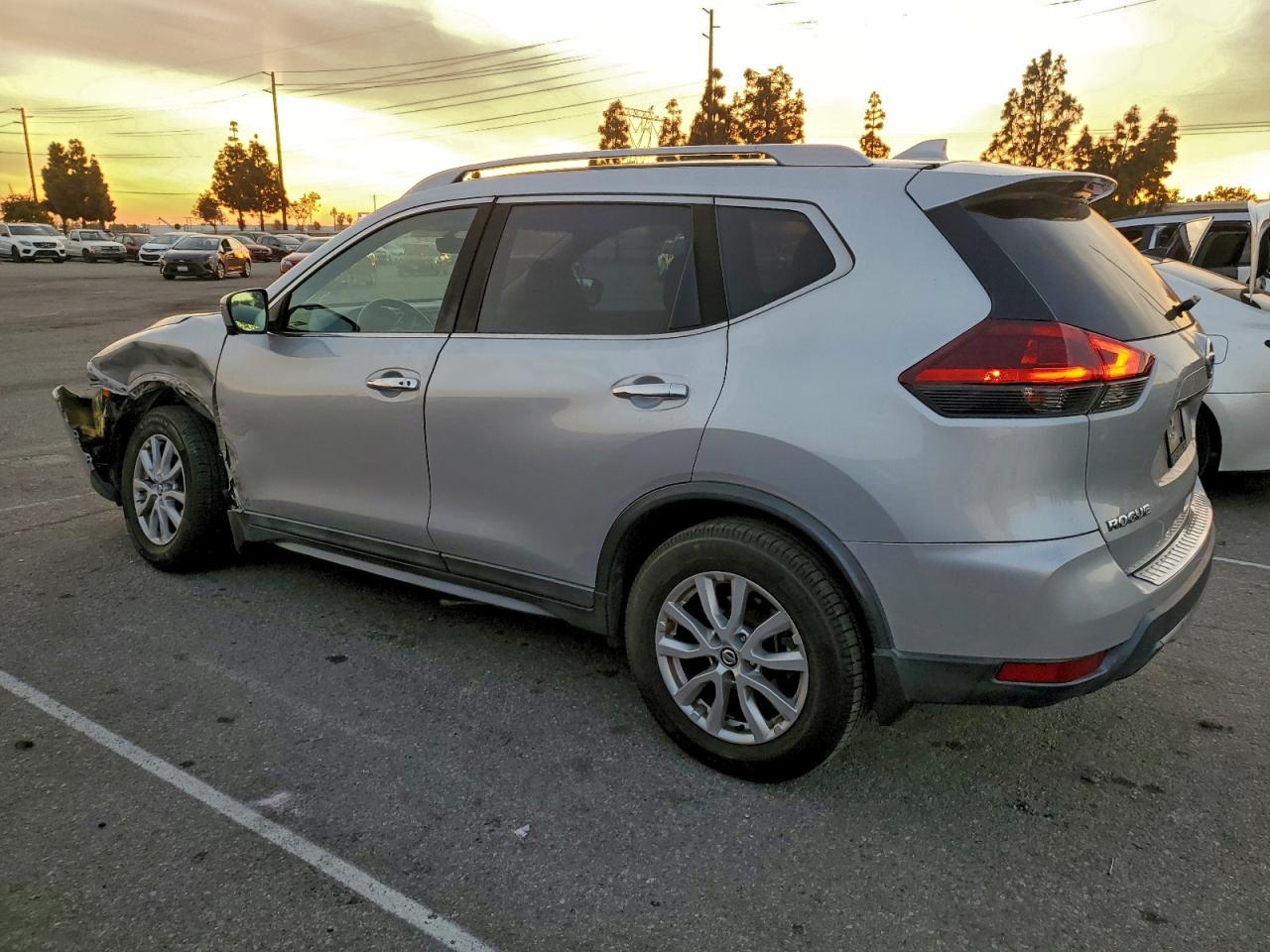 2018 NISSAN ROGUE S photo 2