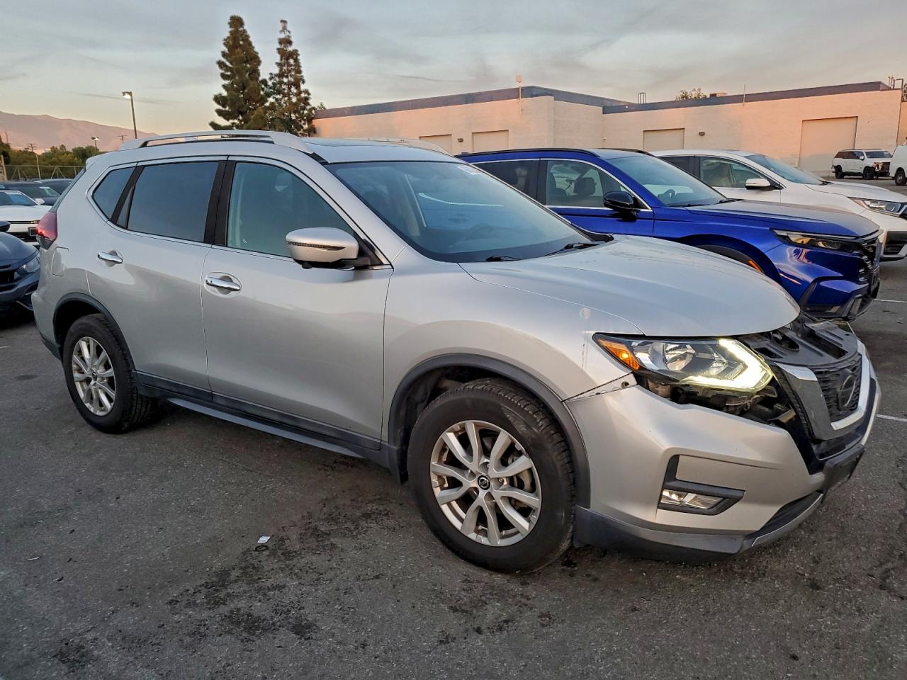 2018 NISSAN ROGUE S photo 4