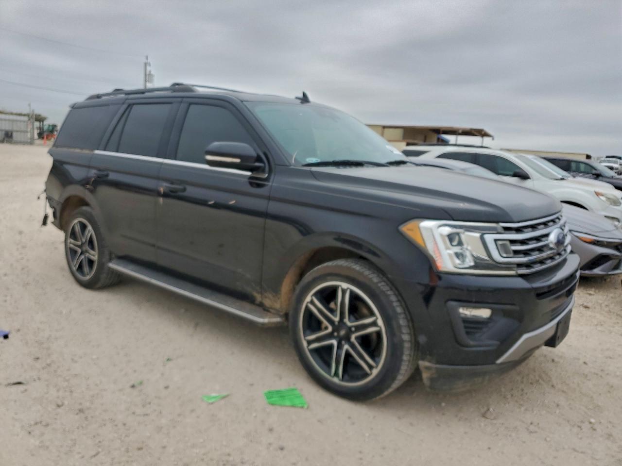 2018 FORD EXPEDITION XLT photo 4