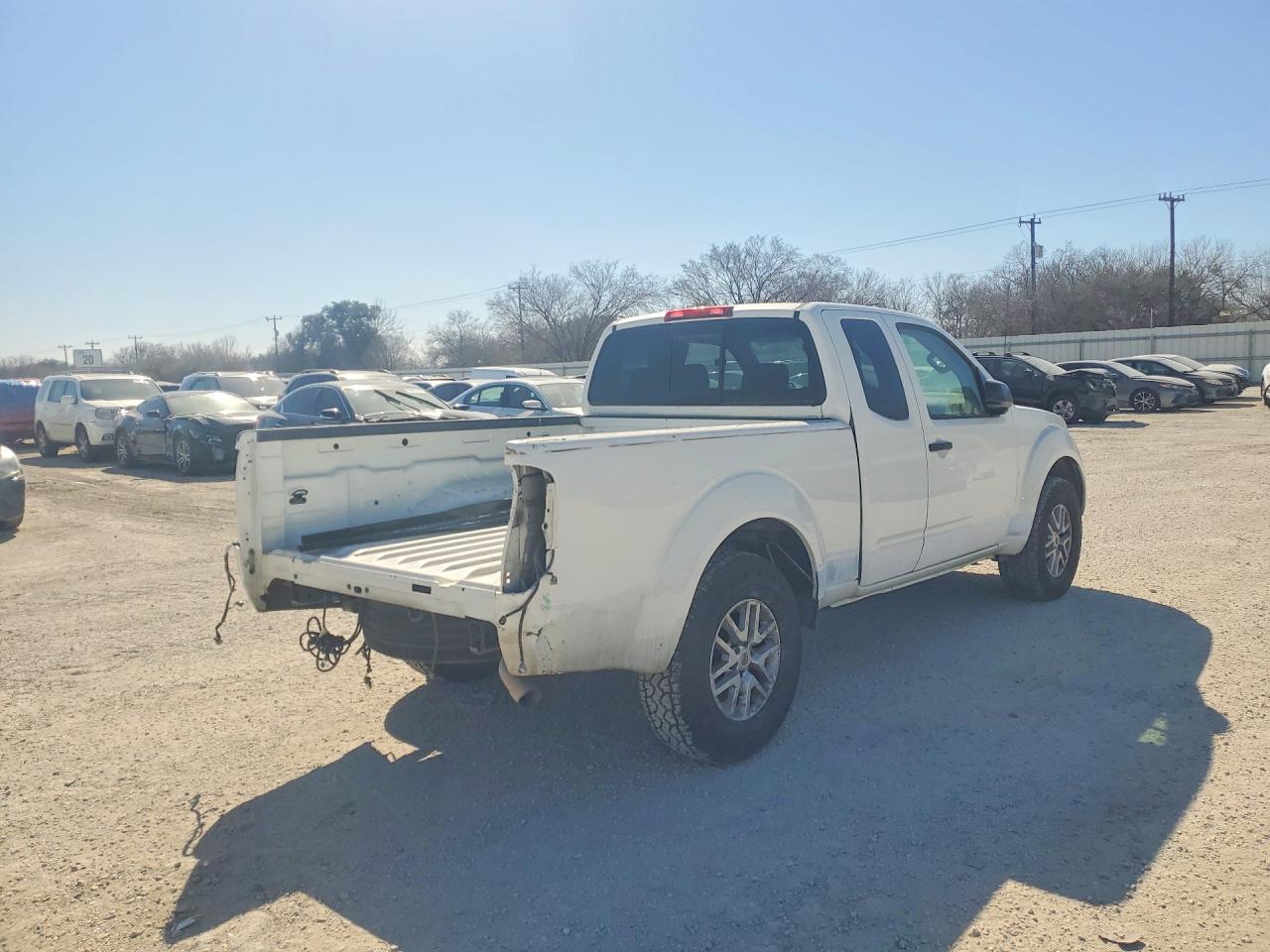 2018 NISSAN FRONTIER SV photo 3