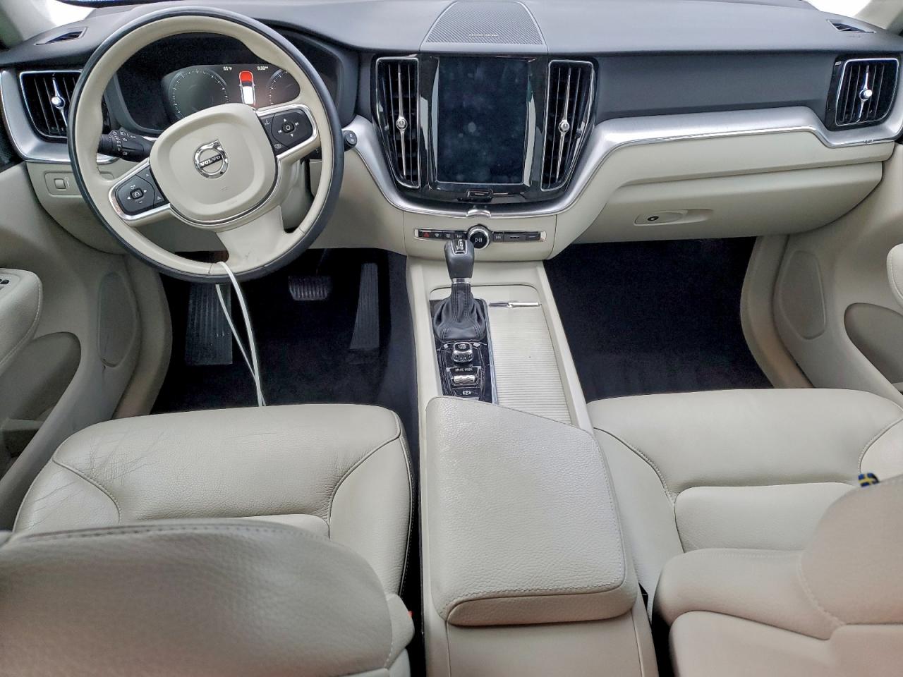 2019 VOLVO XC60 T5 photo 8